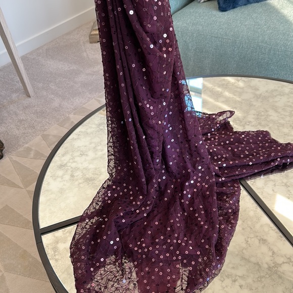 Magnificent Tadashi ruched  and sequins evening gown - Picture 7 of 16